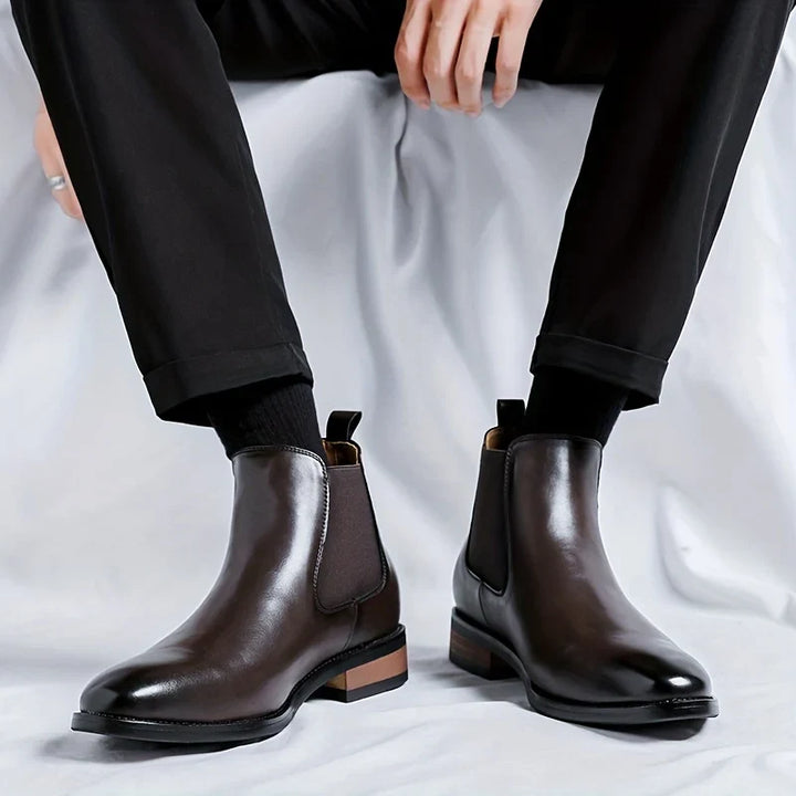Unisex pointed-toe leather Chelsea boots - view 2