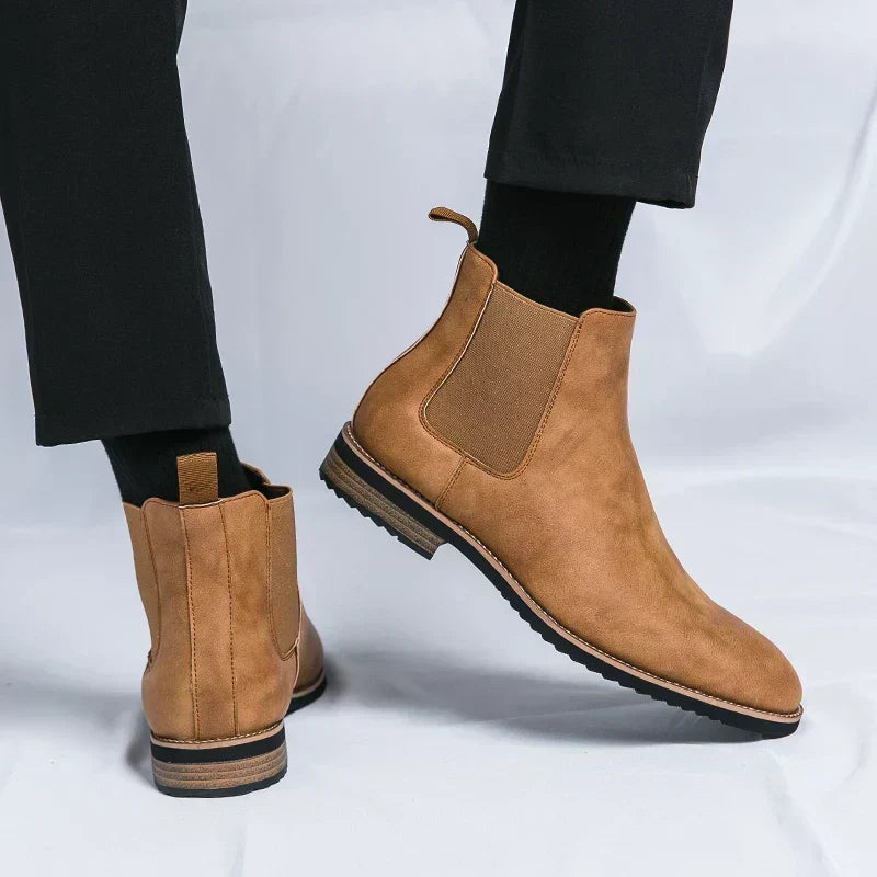 Unisex leather Chelsea boots in black and brown - view 4
