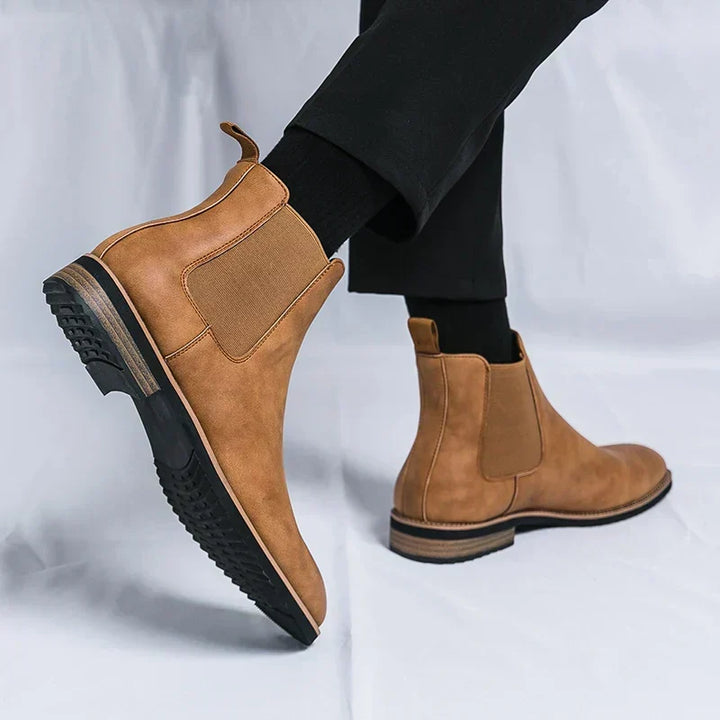 Unisex leather Chelsea boots in black and brown - view 5
